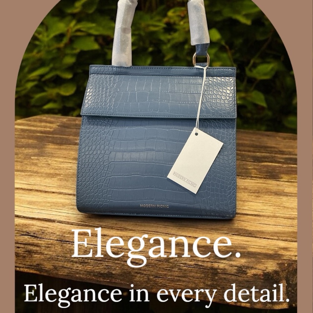 Modern Picnic Croc-Embossed Luncher Bag in Blue